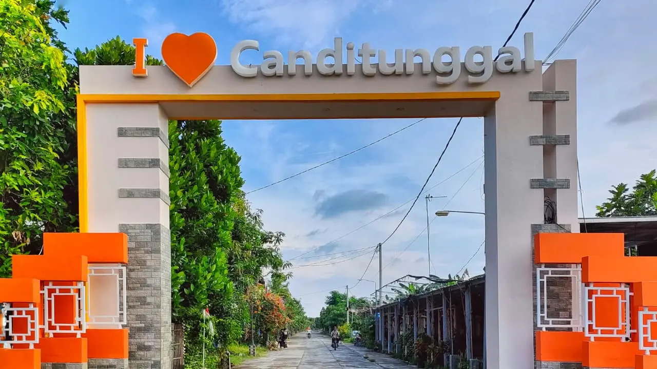 Gapura Desa Canditunggal